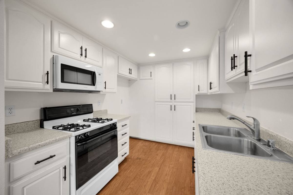 Townhouse for rent at 1512 Sherwood Village Circle, Placentia, CA 92870