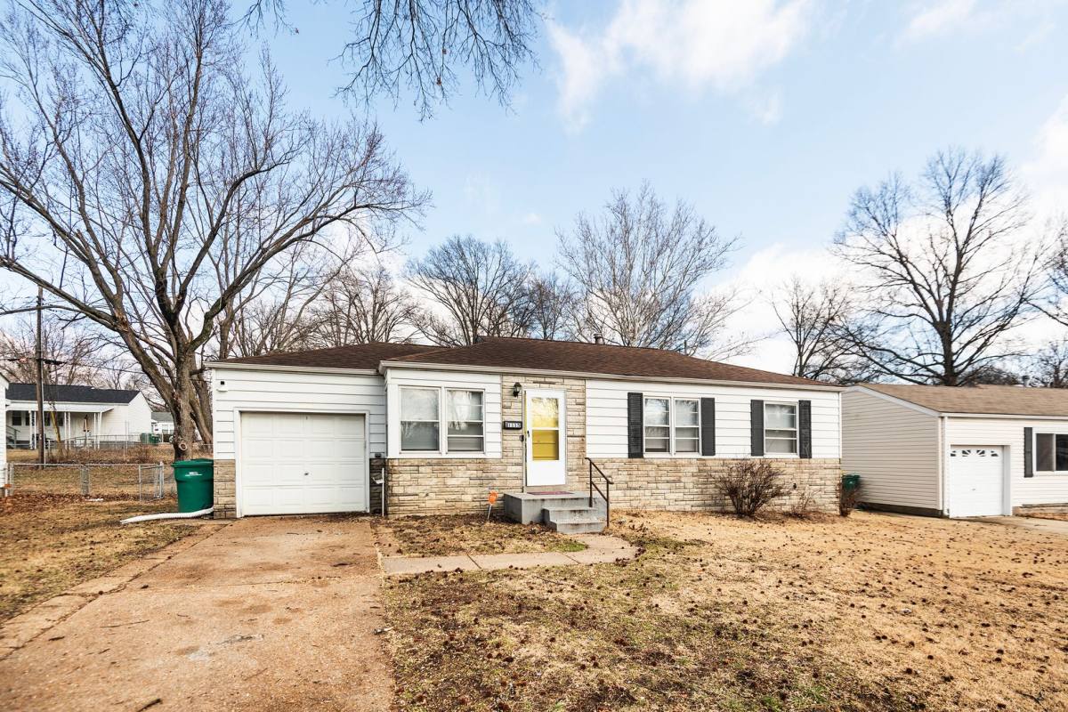 House for rent at 1115 Bakewell Dr, Saint Louis, MO 63137