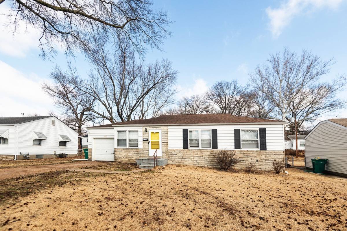 House for rent at 1115 Bakewell Dr, Saint Louis, MO 63137