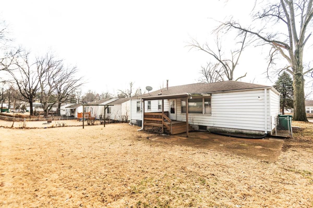 House for rent at 1115 Bakewell Dr, Saint Louis, MO 63137