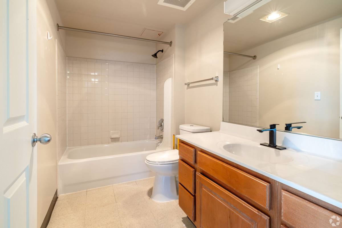 Apartment for rent at 518 Fayette St, Baltimore, MD 21202