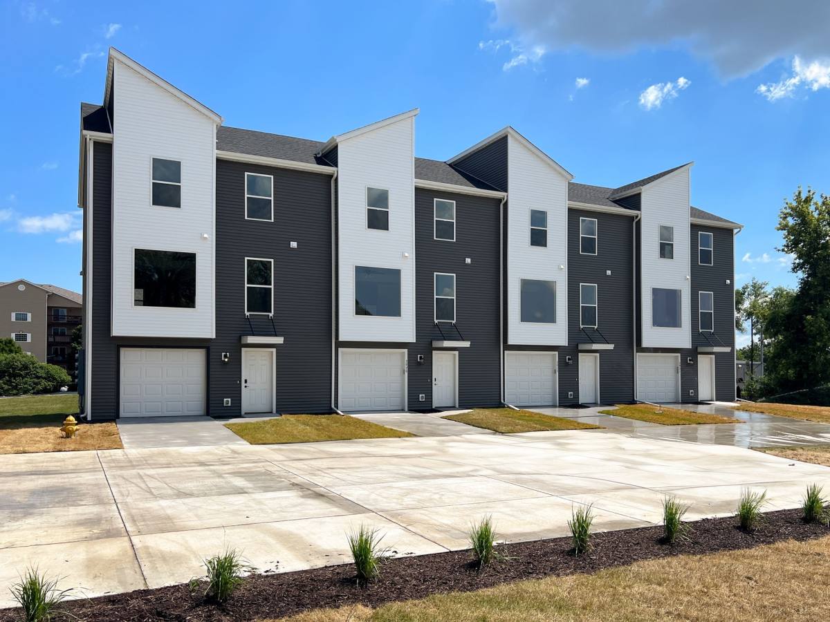 Townhouse for rent at 3983 Creek Hill Dr, Bettendorf, IA 52722