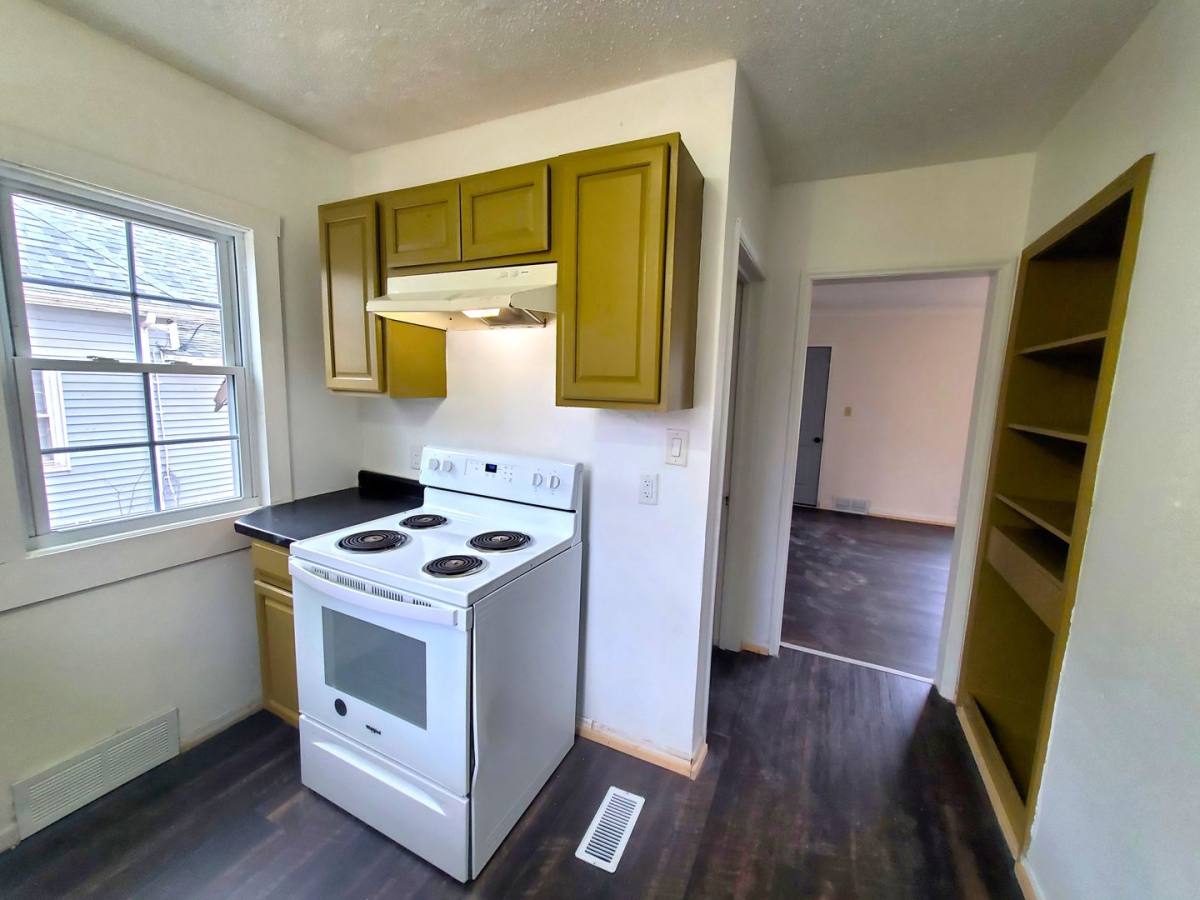 House for rent at 306 Charles St, Waterloo, IA 50703