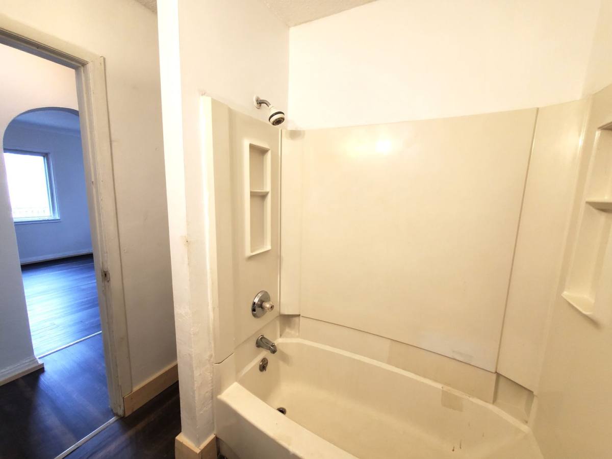 House for rent at 306 Charles St, Waterloo, IA 50703