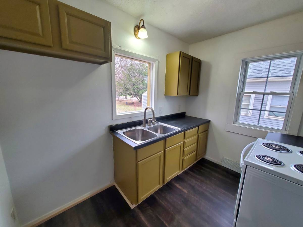 House for rent at 306 Charles St, Waterloo, IA 50703
