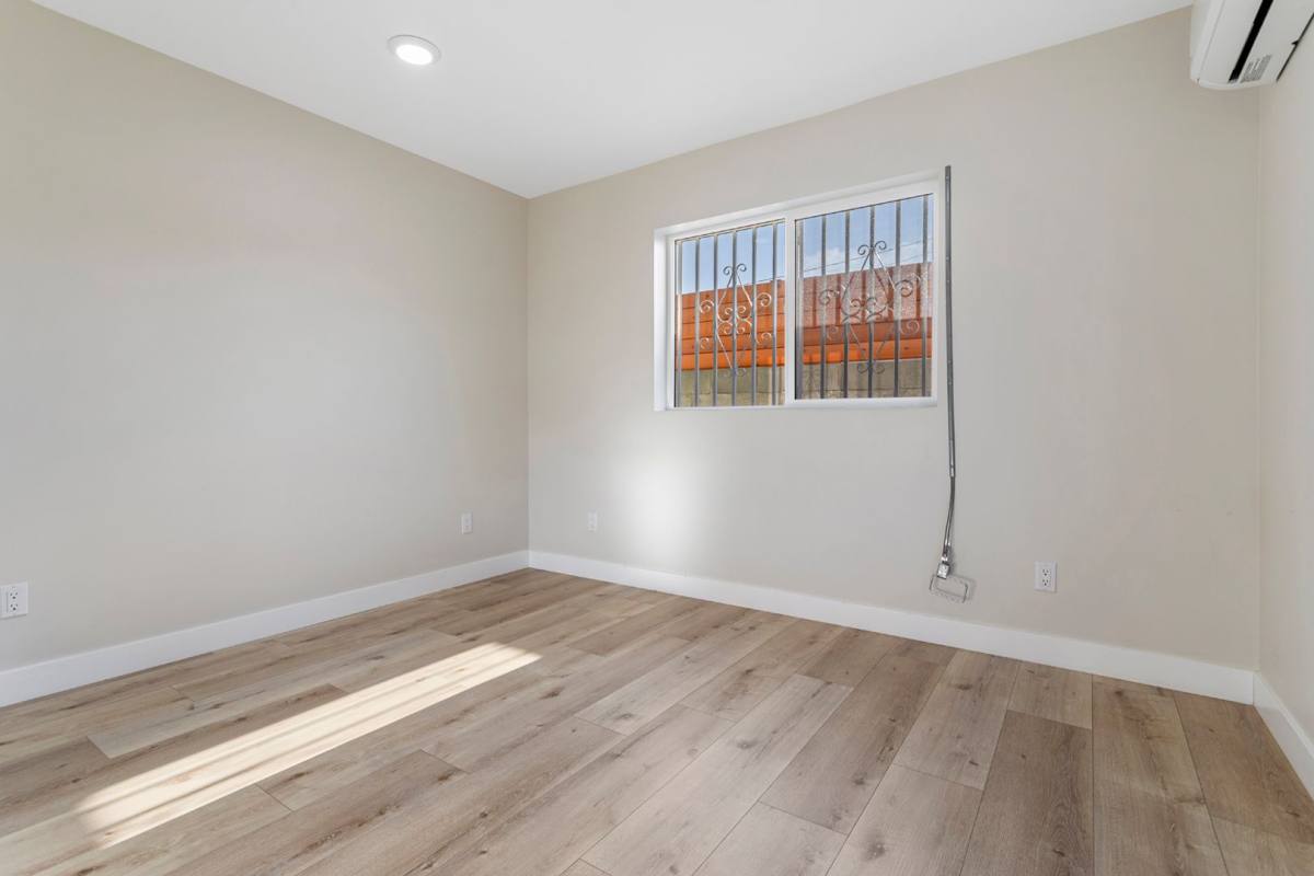 Apartment for rent at 1137 W 29th St, Los Angeles, CA 90007