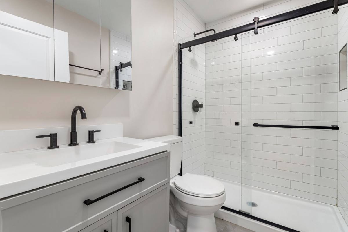 Apartment for rent at 1137 W 29th St, Los Angeles, CA 90007