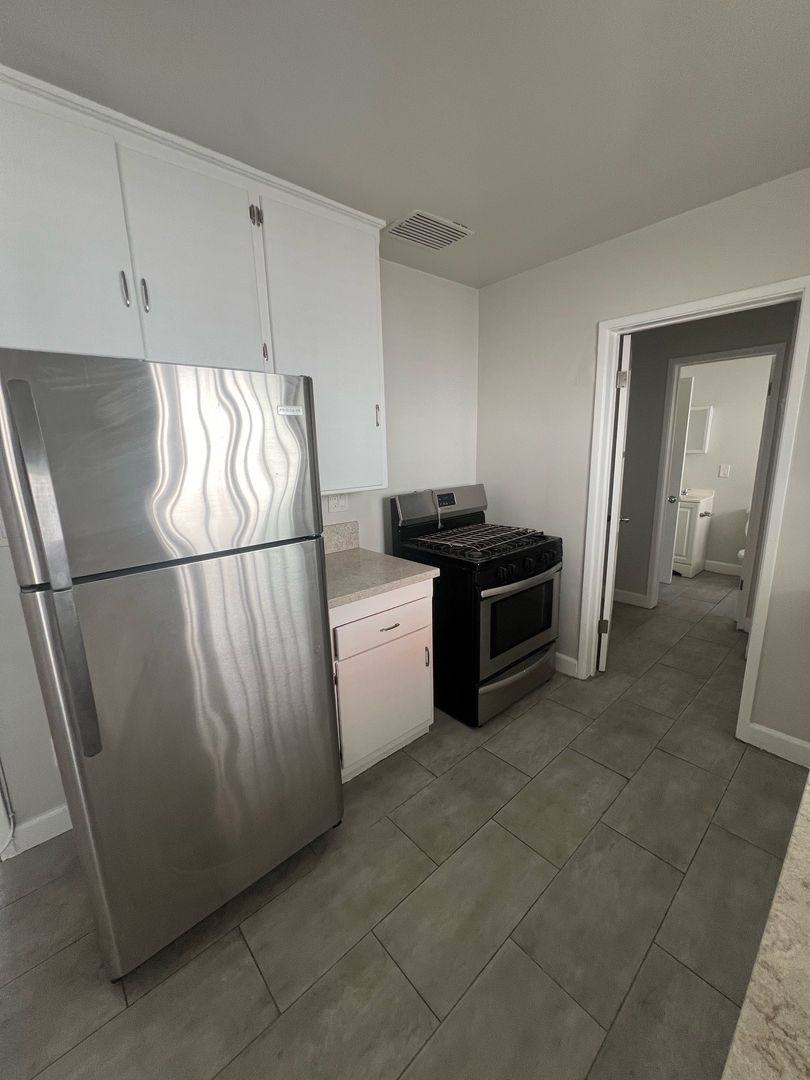 Apartment for rent at 6601 Crenshaw Blvd, Los Angeles, CA 90043