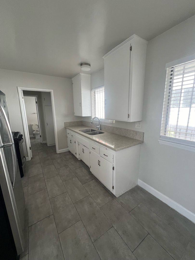 Apartment for rent at 6601 Crenshaw Blvd, Los Angeles, CA 90043