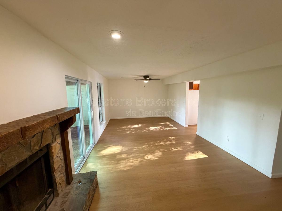 Apartment for rent at 869 Heritage Oaks Dr #1, Stone Mountain, GA 30088