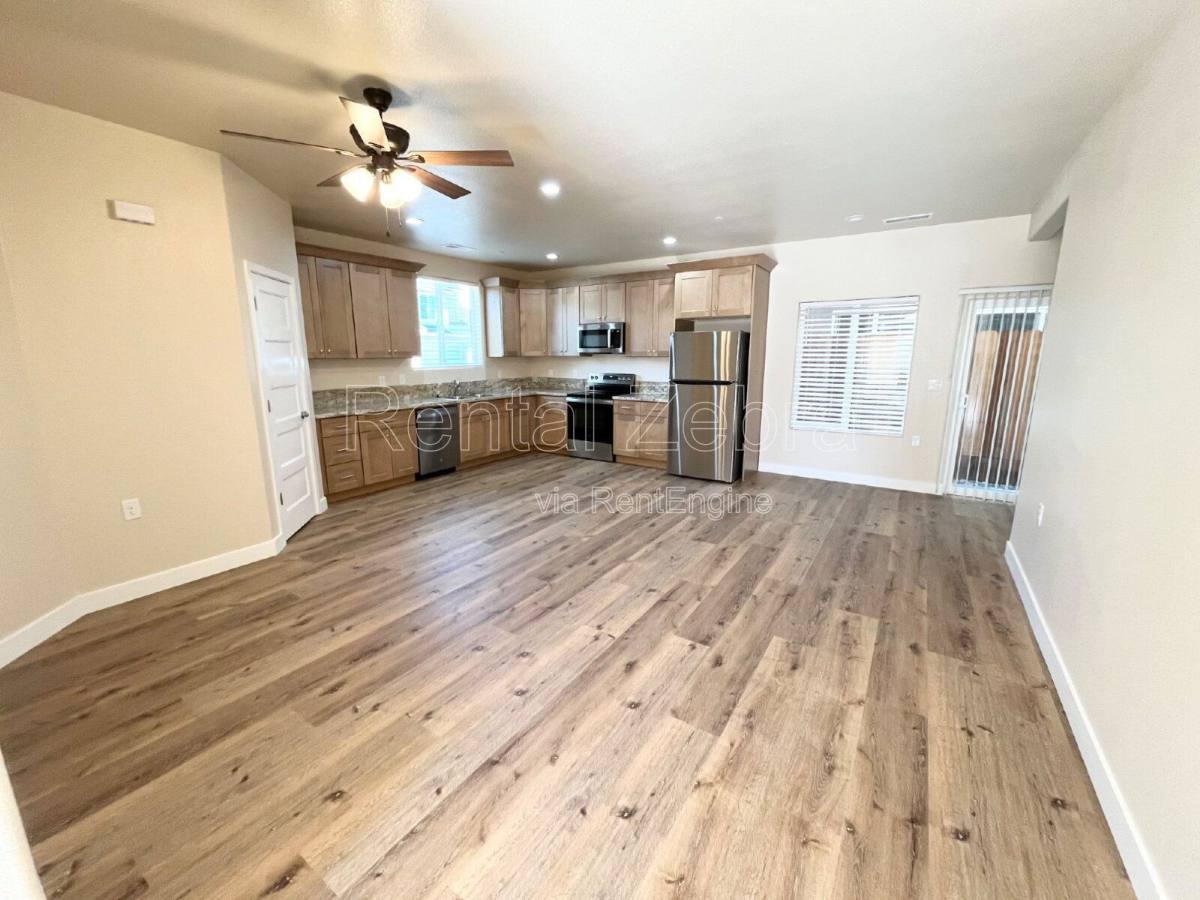 House for rent at 1346 Playa Del Rey Dr, Merced, CA 95348