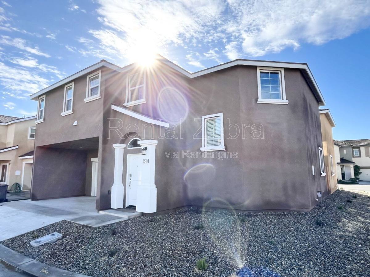 House for rent at 1346 Playa Del Rey Dr, Merced, CA 95348