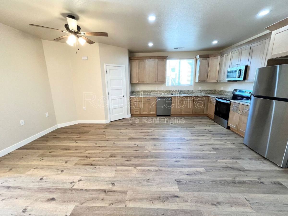 House for rent at 1346 Playa Del Rey Dr, Merced, CA 95348