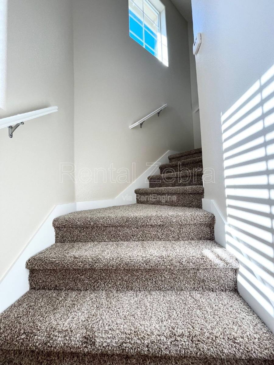 House for rent at 1346 Playa Del Rey Dr, Merced, CA 95348