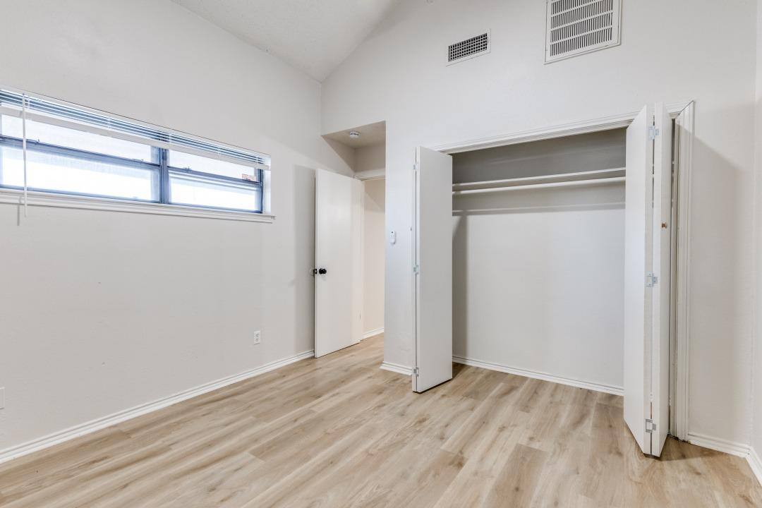 Townhouse for rent at 418 S Las Vegas Trail #1, Fort Worth, TX 76108