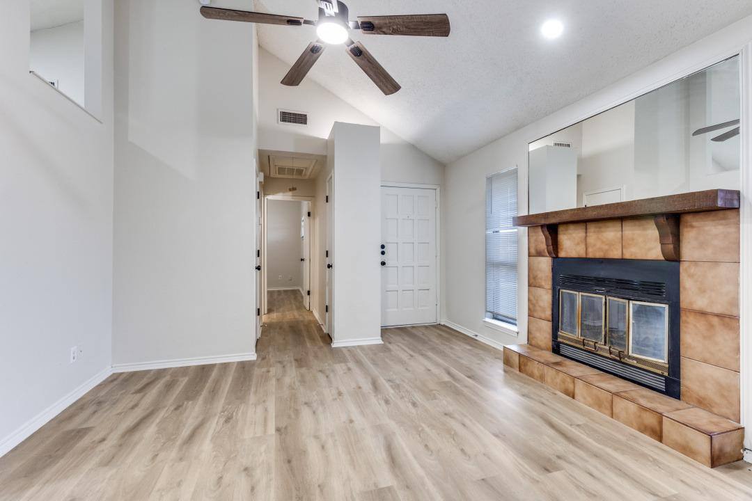 Townhouse for rent at 418 S Las Vegas Trail #1, Fort Worth, TX 76108