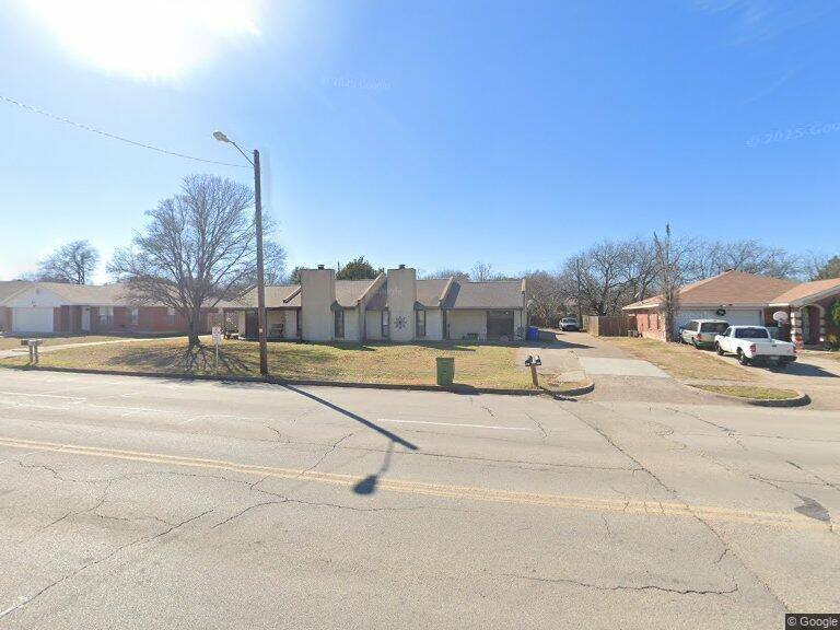 Townhouse for rent at 418 S Las Vegas Trail #1, Fort Worth, TX 76108