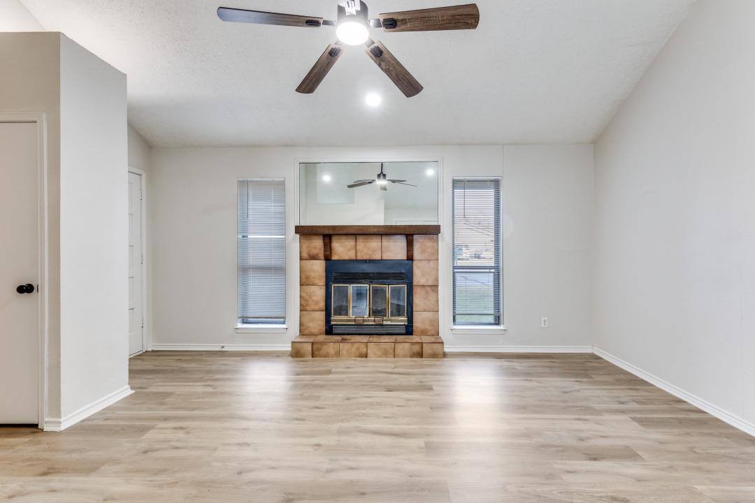 Townhouse for rent at 418 S Las Vegas Trail #1, Fort Worth, TX 76108