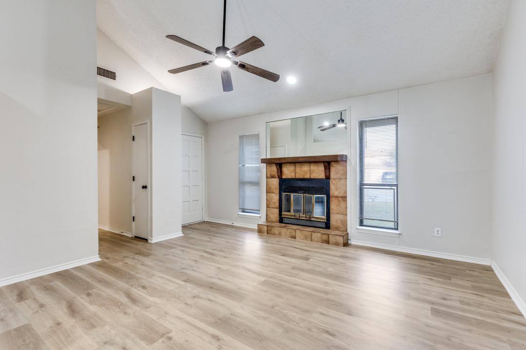Townhouse for rent at 418 S Las Vegas Trail #1, Fort Worth, TX 76108