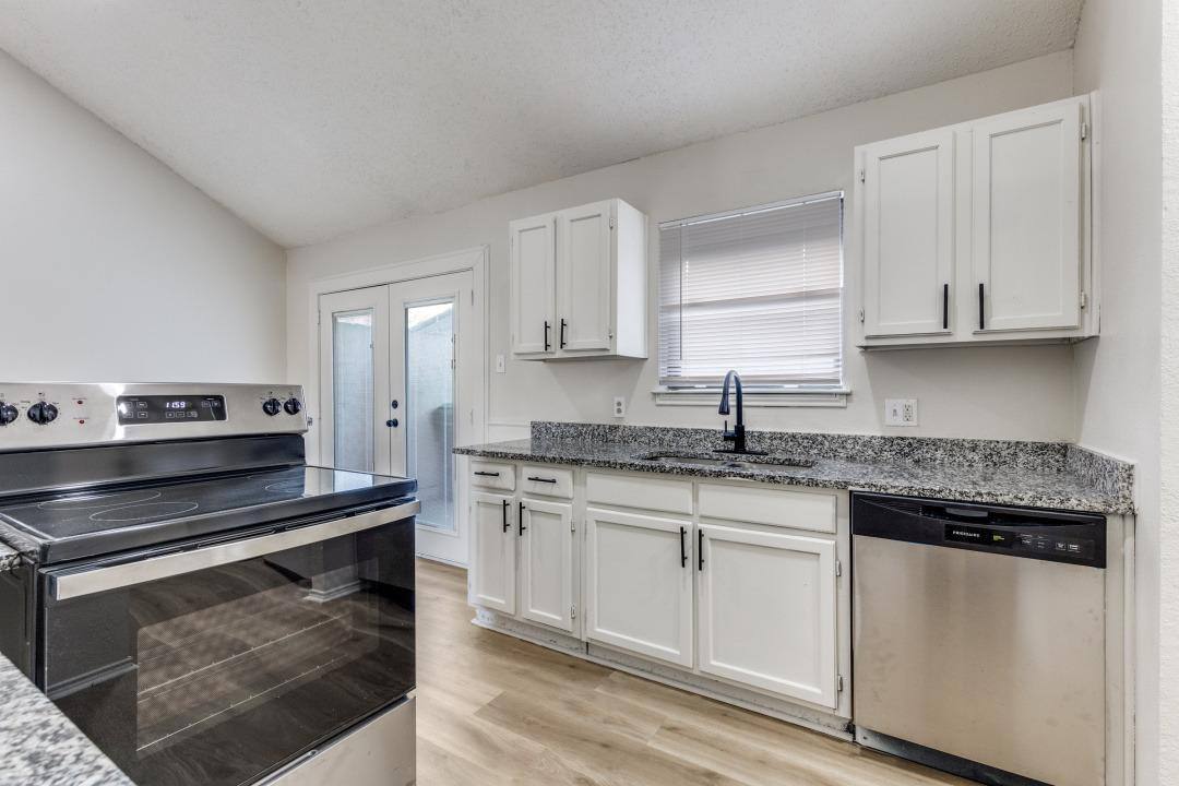 Townhouse for rent at 418 S Las Vegas Trail #1, Fort Worth, TX 76108