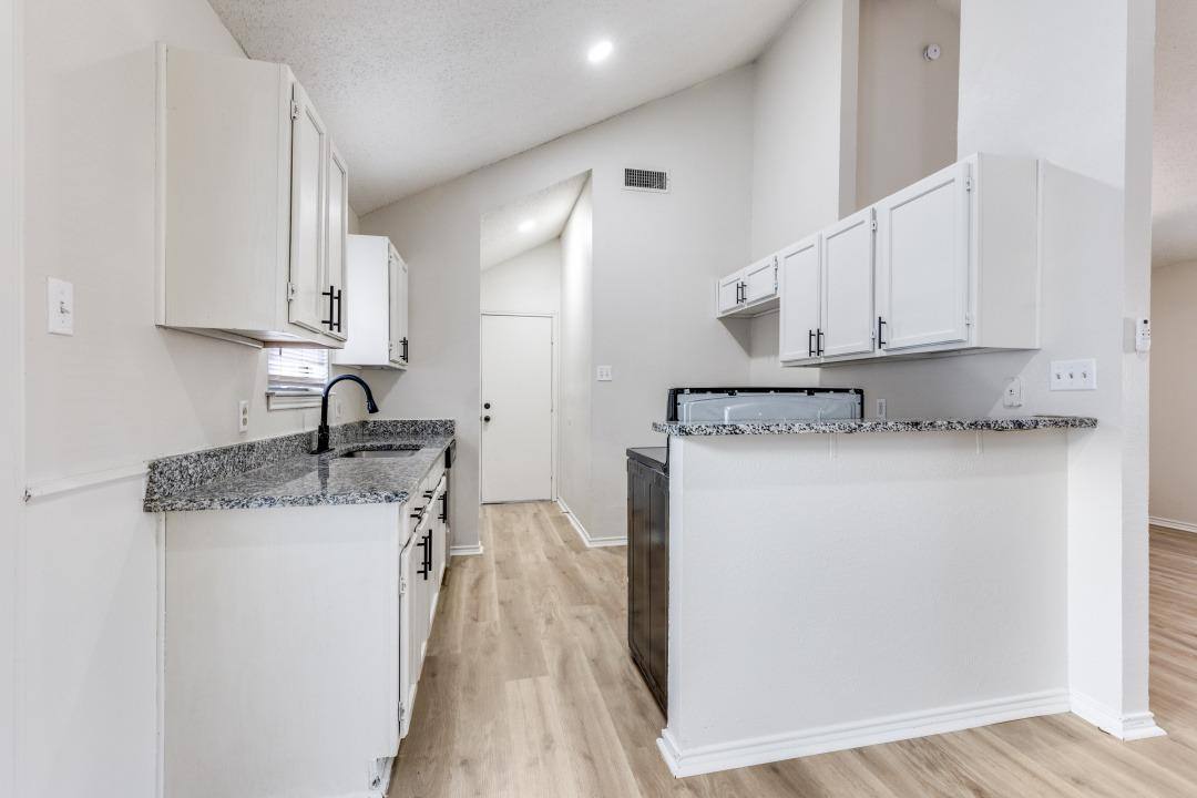 Townhouse for rent at 418 S Las Vegas Trail #1, Fort Worth, TX 76108