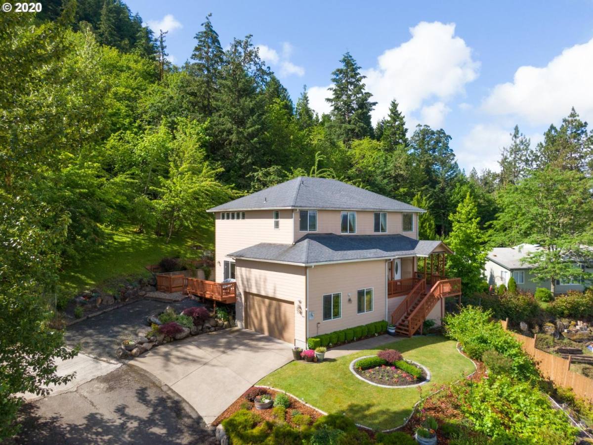House for rent at 795 Queens Ave #BEST View In Town, Creswell, OR 97426