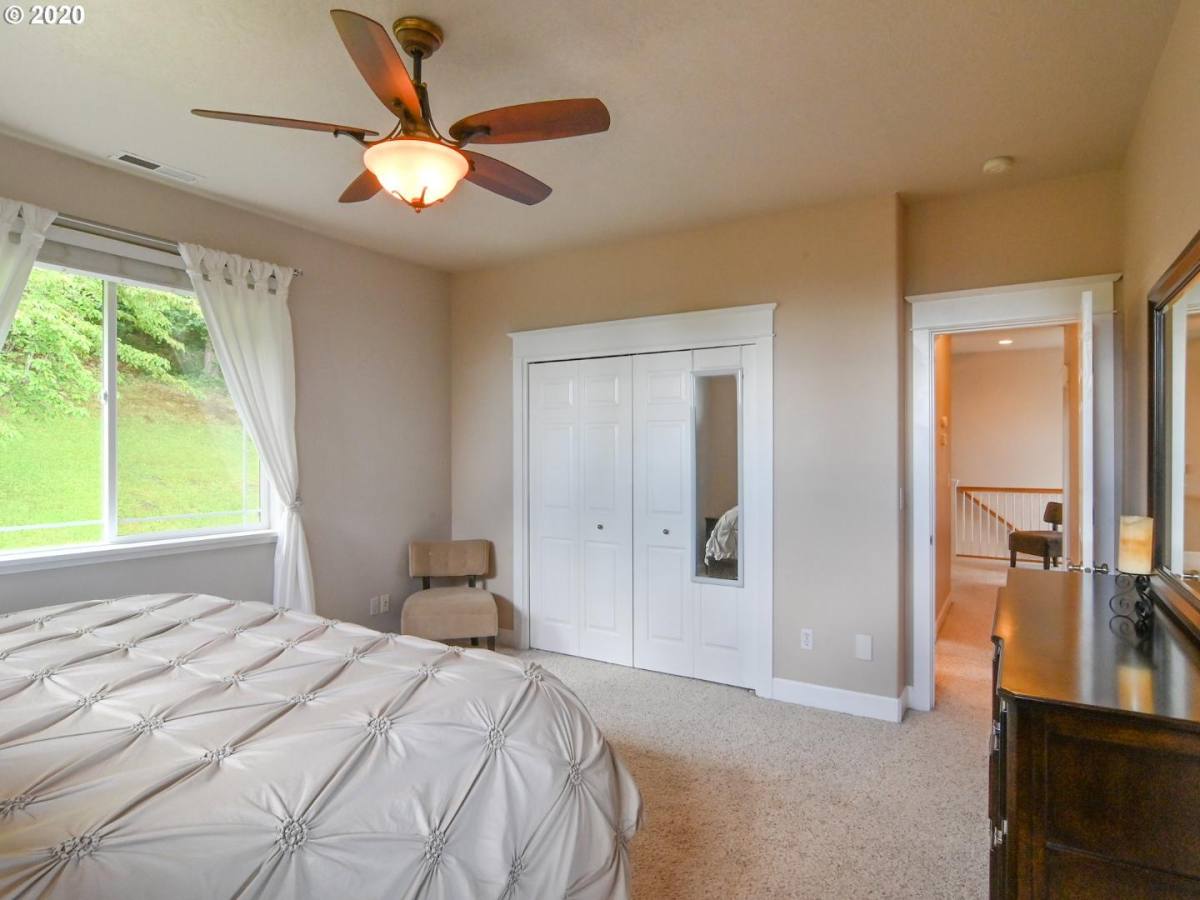 House for rent at 795 Queens Ave #BEST View In Town, Creswell, OR 97426