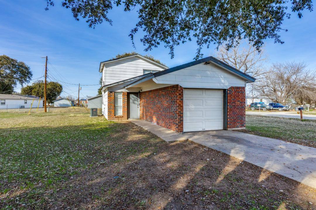 House for rent at 1833 Pelican Dr N #1, Azle, TX 76020