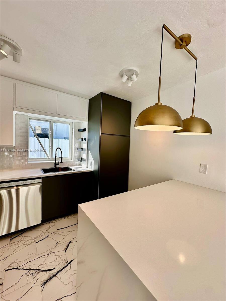 House for rent at 629 SW 4th St, Hallandale, FL 33009