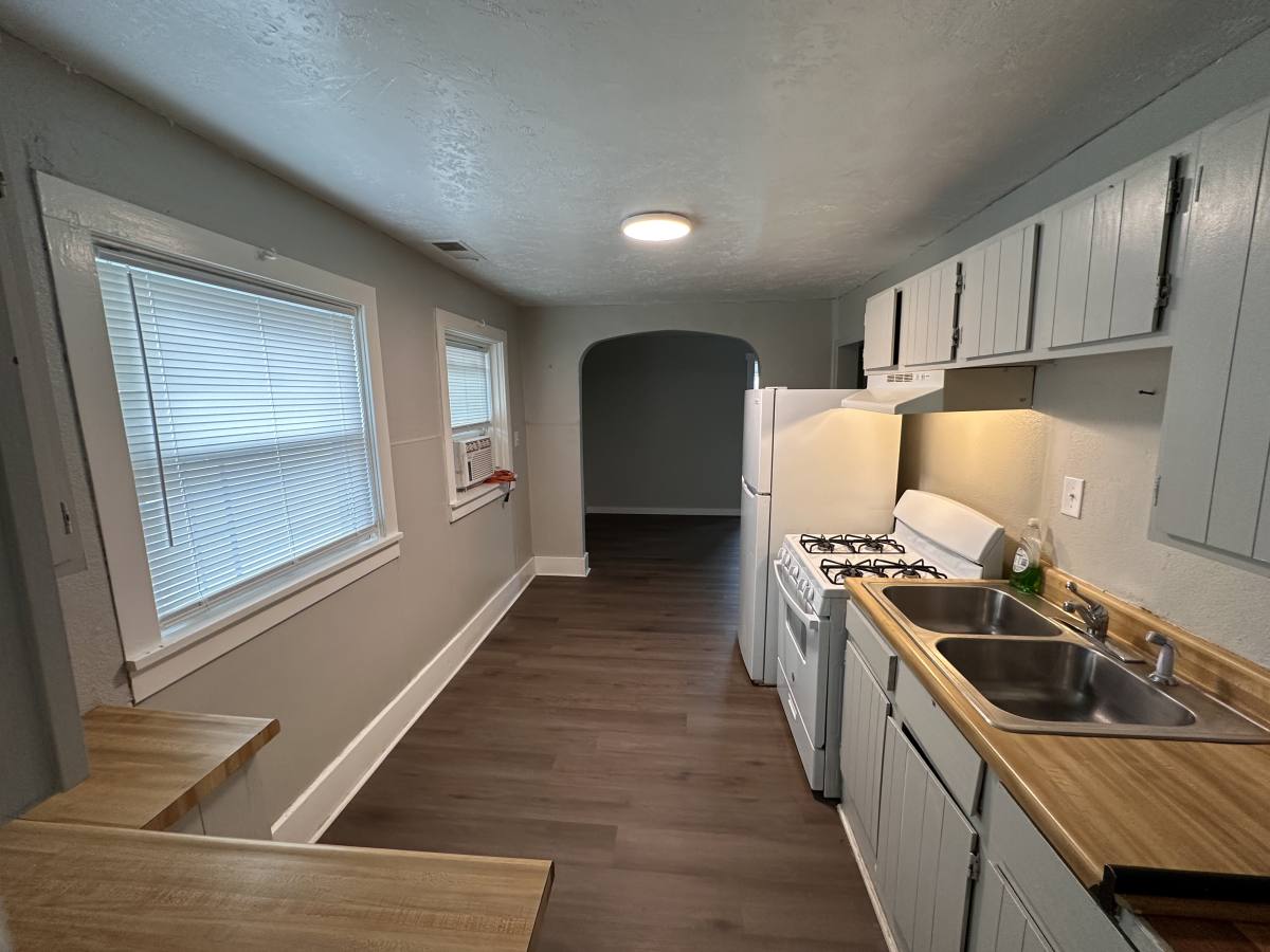 Townhouse for rent at 2164 Jackson St, Dubuque, IA 52001