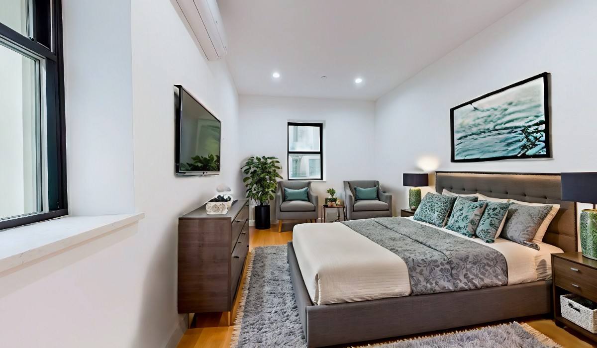 Townhouse for rent at 15 W 94th St #4F, New York, NY 10025
