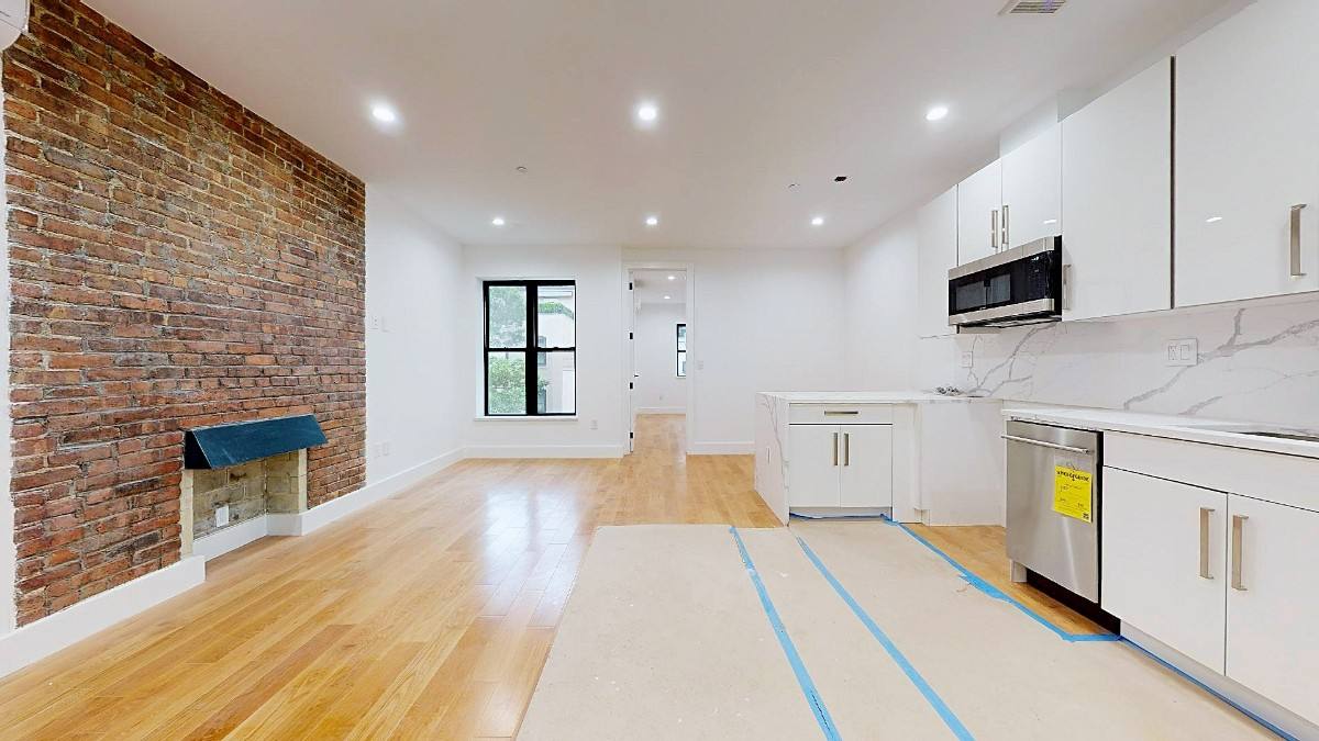 Townhouse for rent at 15 W 94th St #4F, New York, NY 10025
