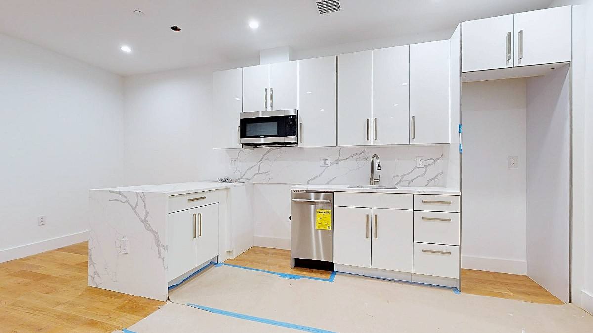 Townhouse for rent at 15 W 94th St #4F, New York, NY 10025