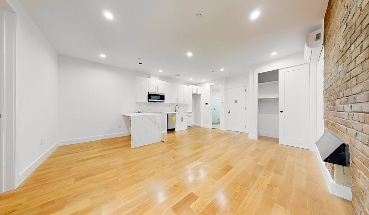 Townhouse for rent at 15 W 94th St #4F, New York, NY 10025