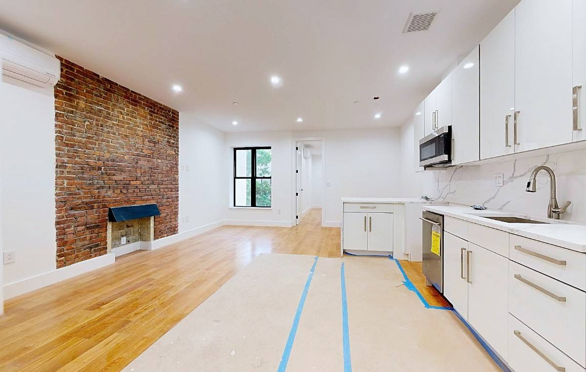 Townhouse for rent at 15 W 94th St #4F, New York, NY 10025