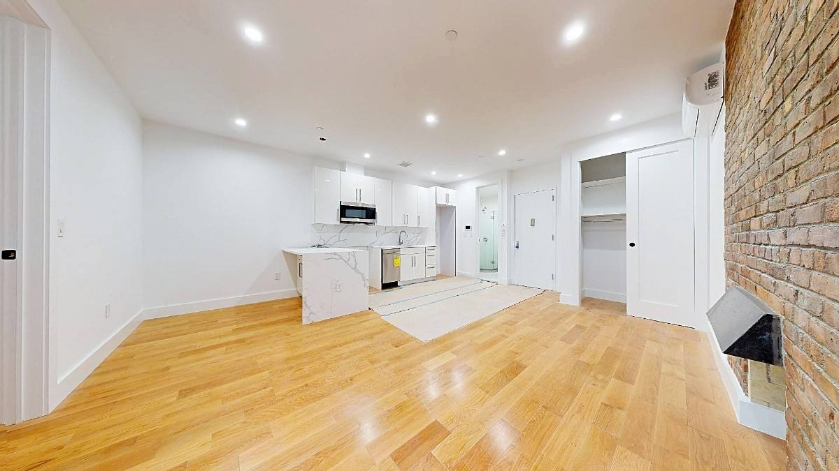 Townhouse for rent at 15 W 94th St #4F, New York, NY 10025