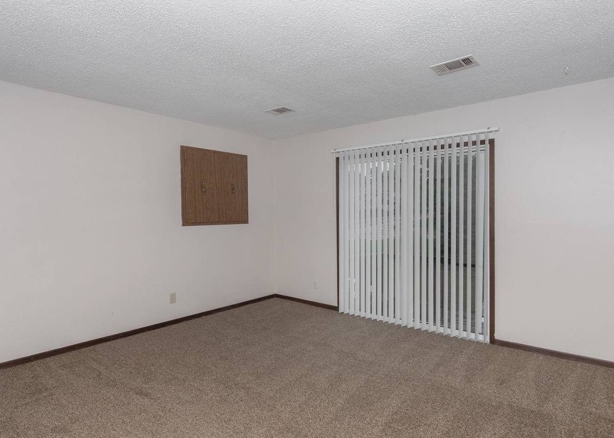 Apartment for rent at 905 17th St, Bettendorf, IA 52722