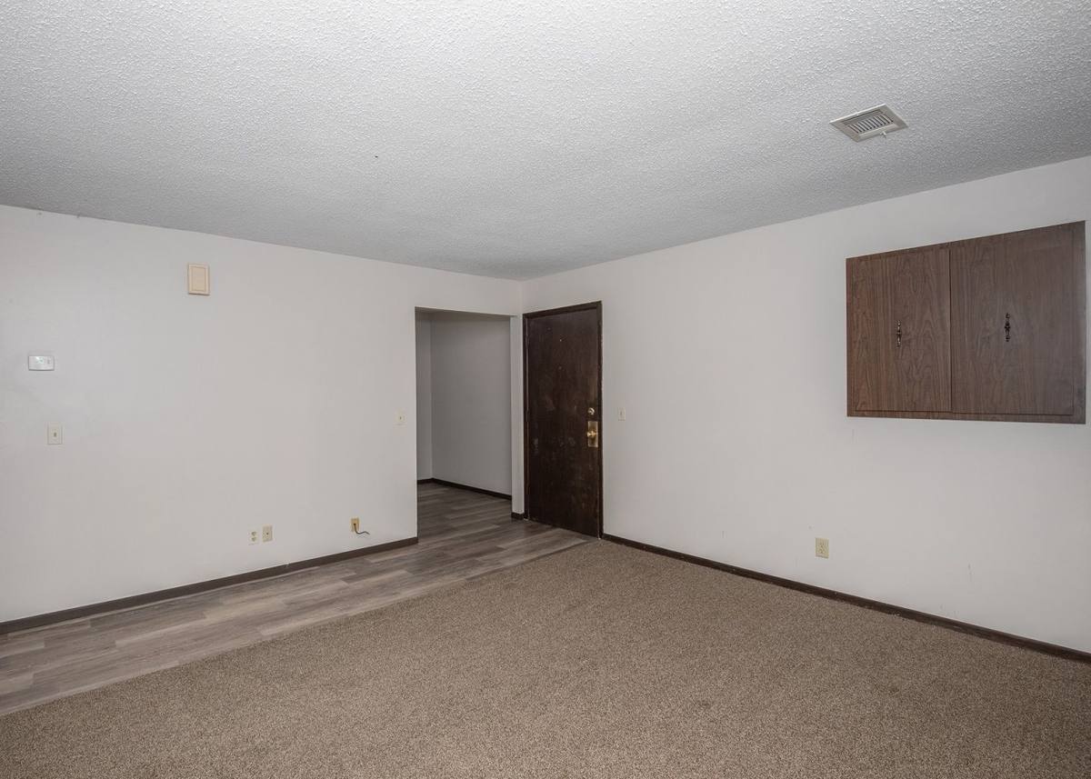 Apartment for rent at 905 17th St, Bettendorf, IA 52722