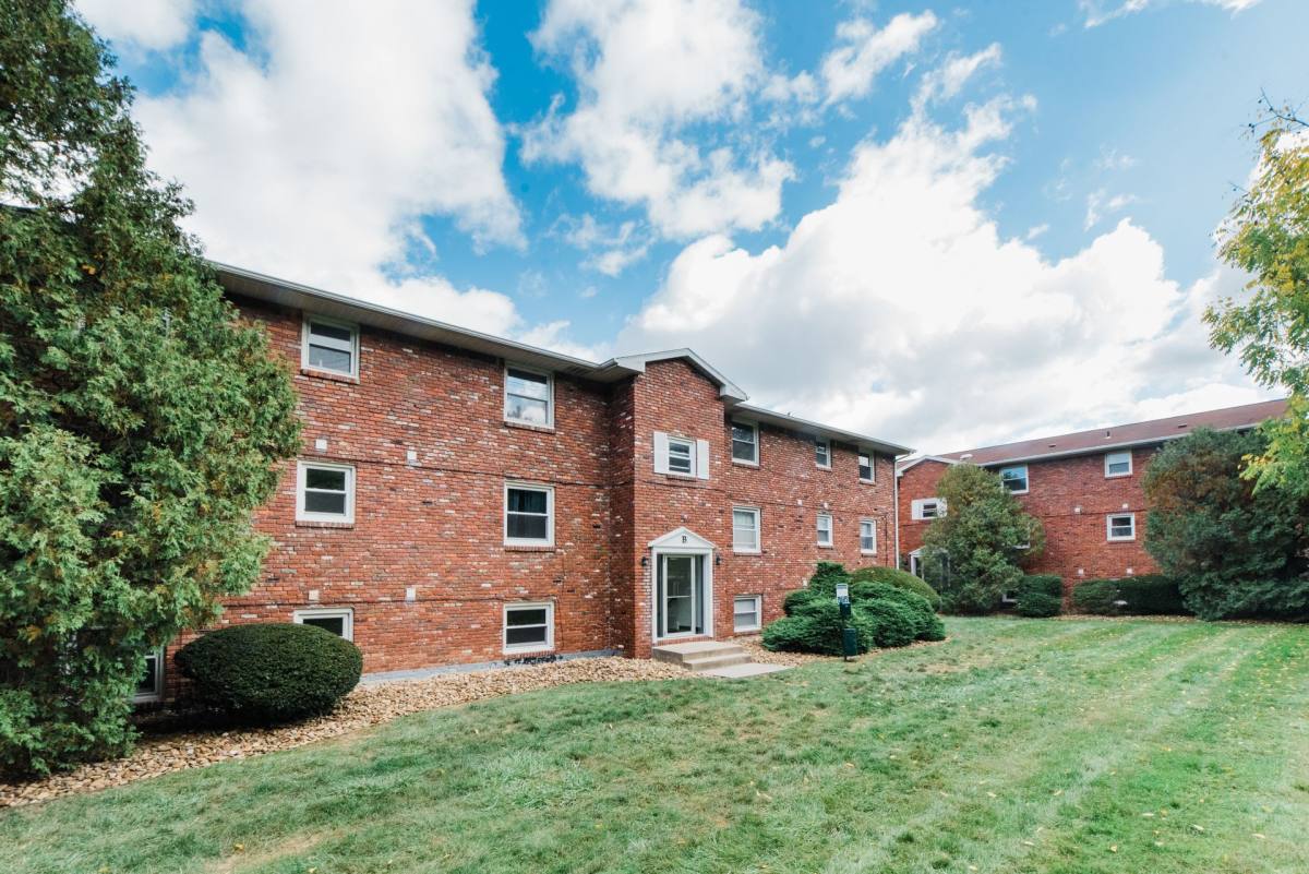 Apartment for rent at 1005-1015 Willowbrook Dr, Greensburg, PA 15601