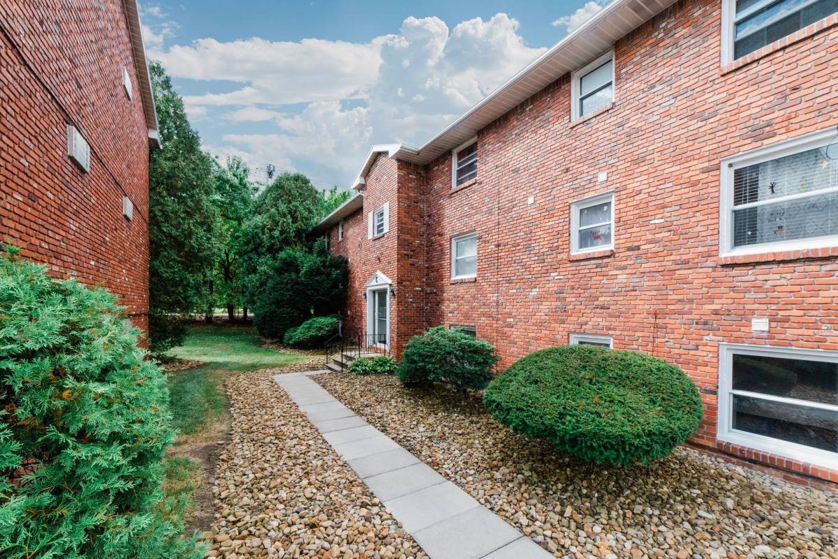 Apartment for rent at 1005-1015 Willowbrook Dr, Greensburg, PA 15601