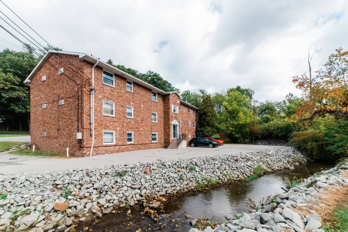 Apartment for rent at 1005-1015 Willowbrook Dr, Greensburg, PA 15601