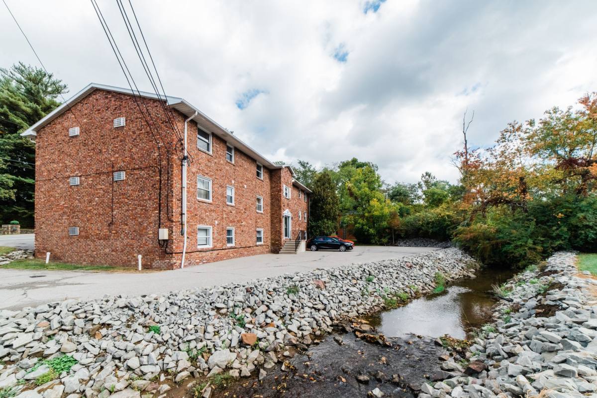 Apartment for rent at 1005-1015 Willowbrook Dr, Greensburg, PA 15601