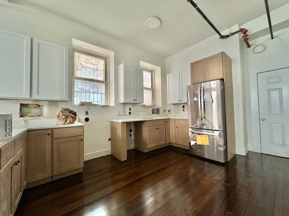 Apartment for rent at 813 Chapel St, New Haven, CT 06511