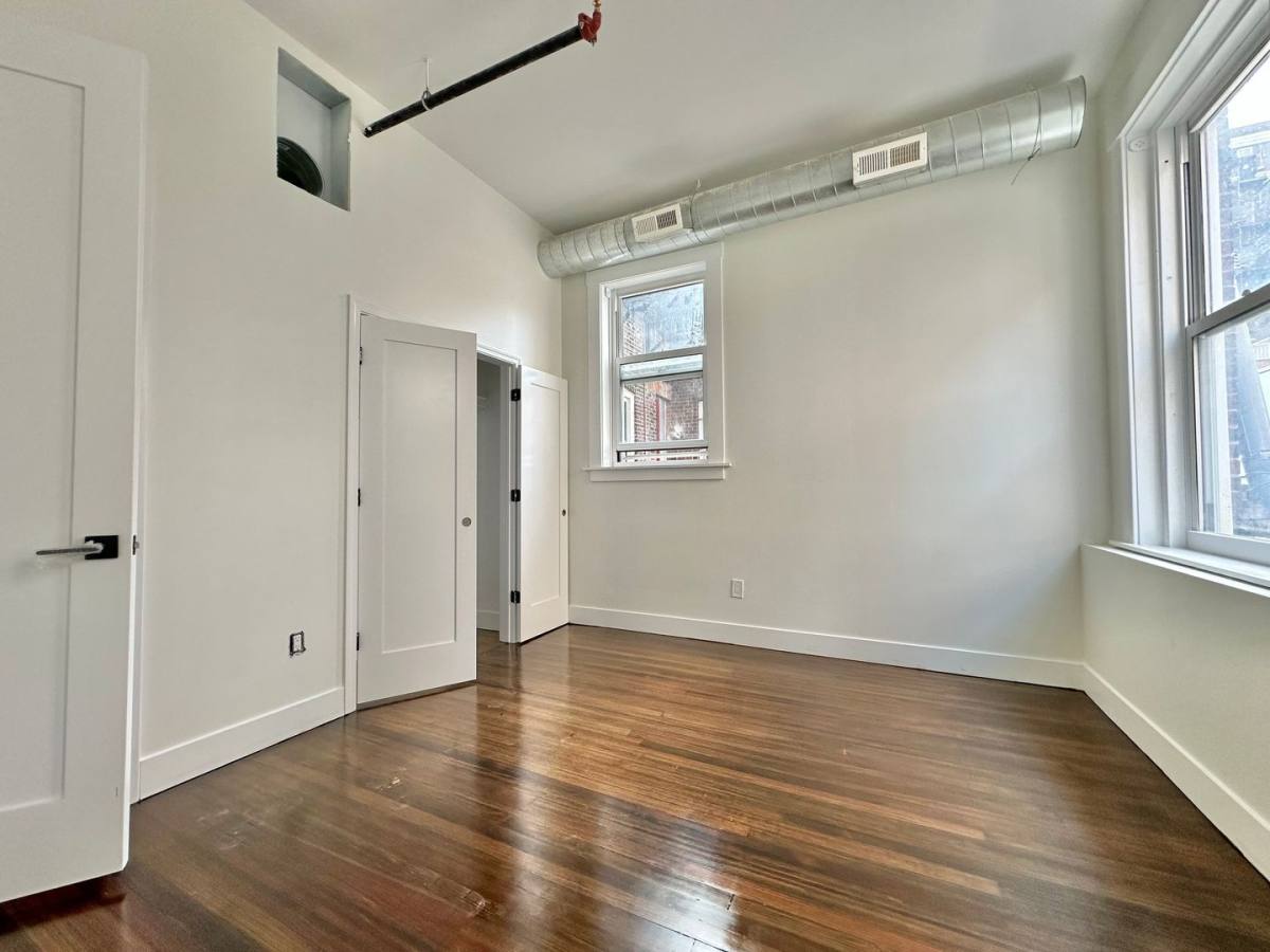 Apartment for rent at 813 Chapel St, New Haven, CT 06511