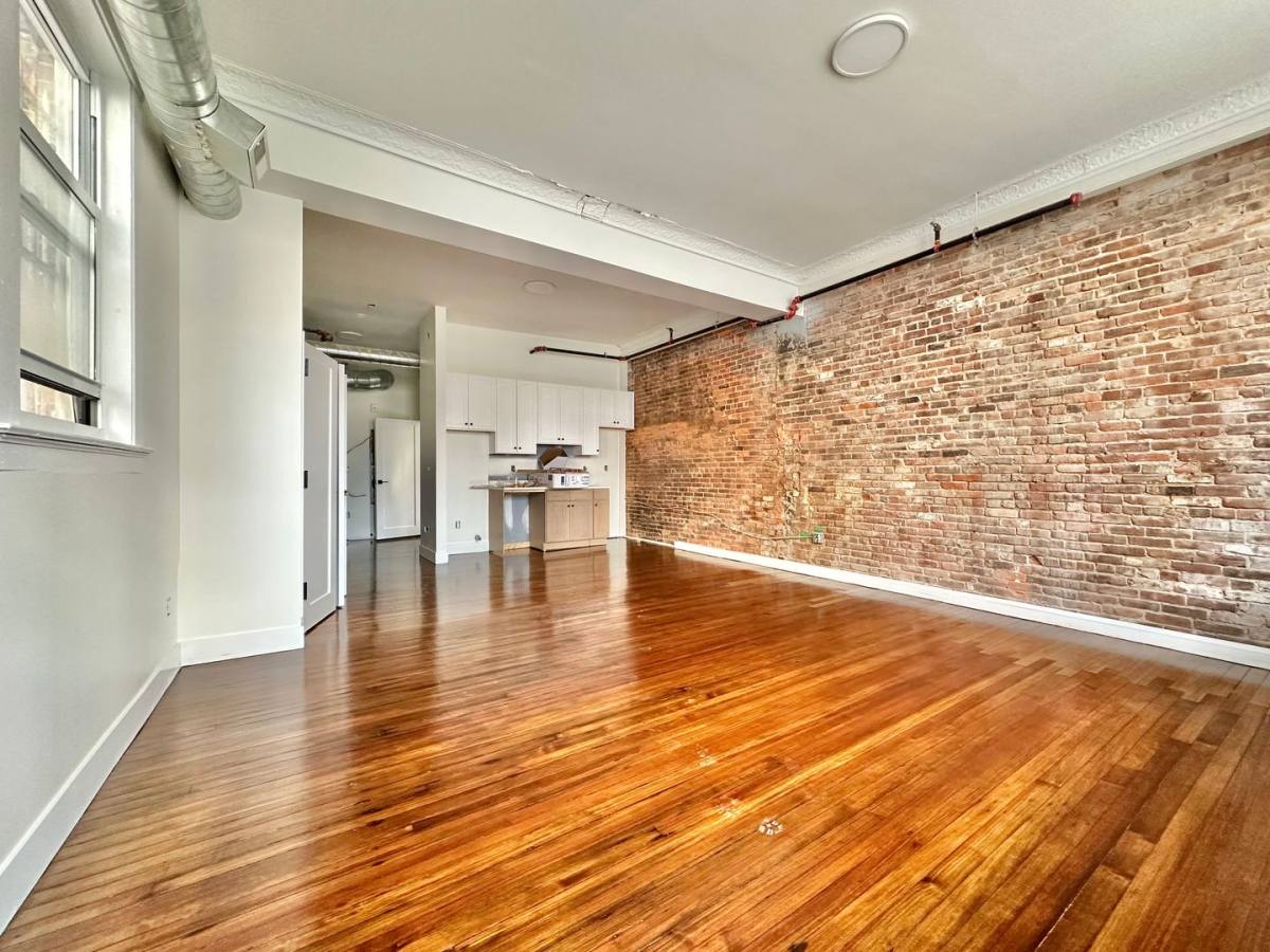 Apartment for rent at 813 Chapel St, New Haven, CT 06511