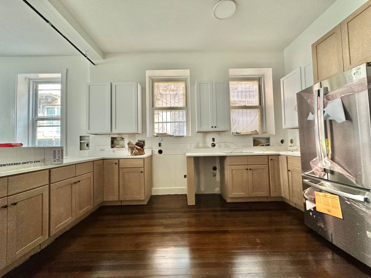 Apartment for rent at 813 Chapel St, New Haven, CT 06511