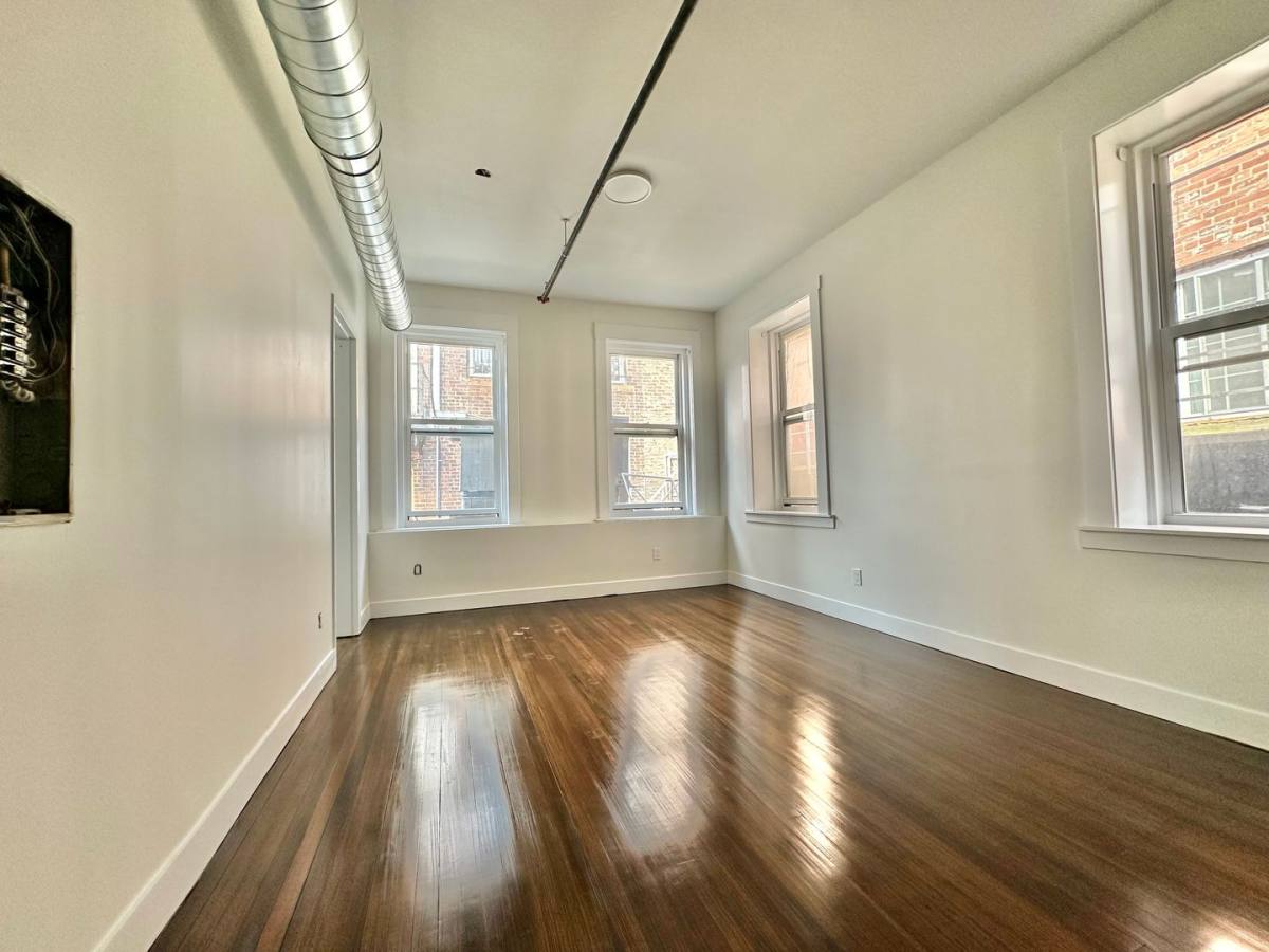 Apartment for rent at 813 Chapel St, New Haven, CT 06511
