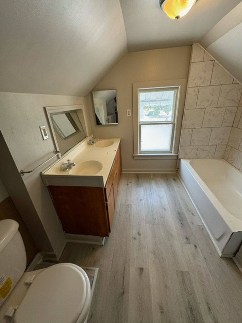 Apartment for rent at 2804 Abbott St, Fort Wayne, IN 46806