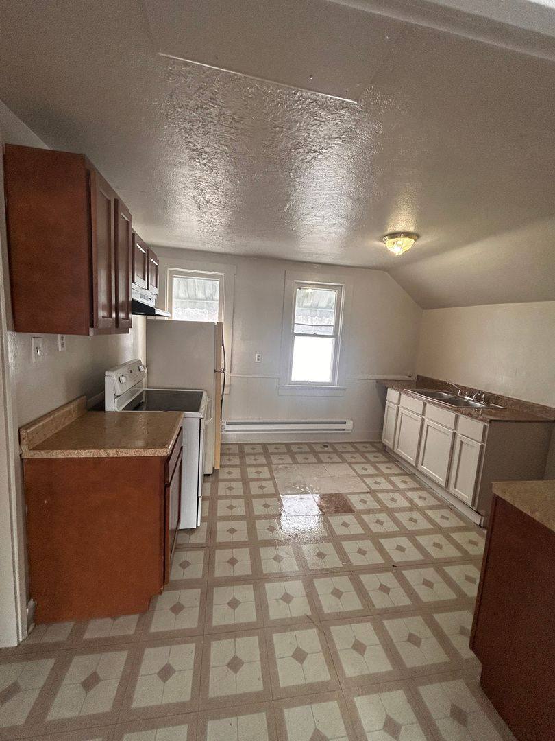 Apartment for rent at 2804 Abbott St, Fort Wayne, IN 46806