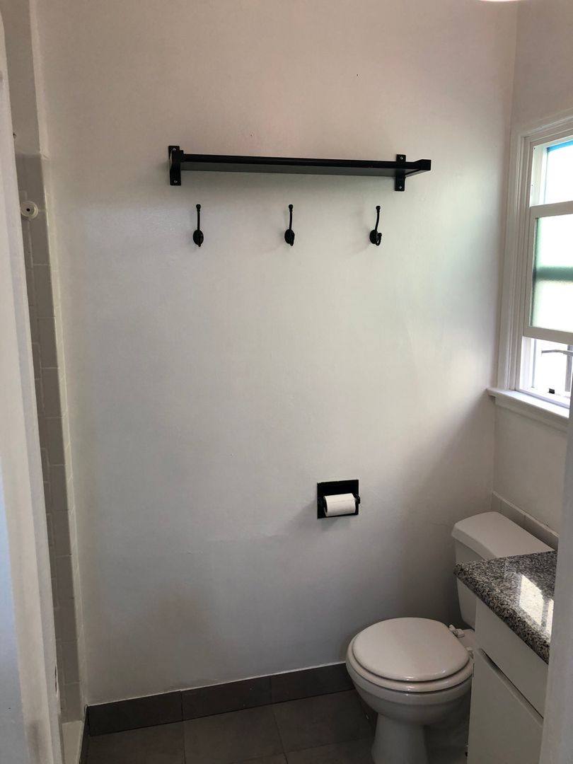 Apartment for rent at 1019 S Westmoreland Ave, Los Angeles, CA 90006
